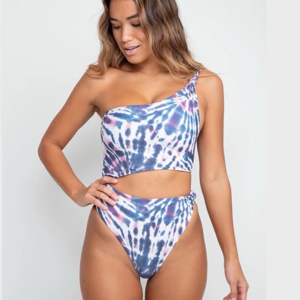 Skatie💜One-piece Swimsuit Nicole Tie Dye LARGE
